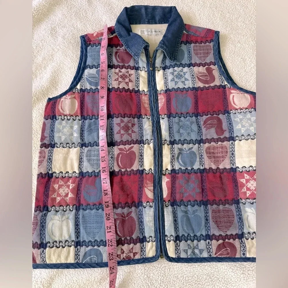 ChrysAntheme Vintage quilted woolen vest w/full zip front, blue collar & piping